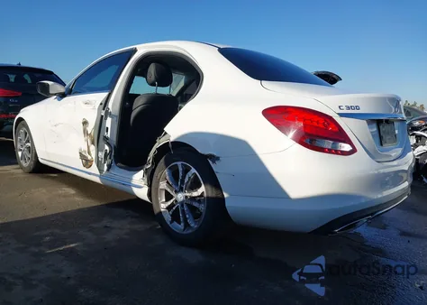 2016 Mercedes-Benz C 300 из США, поврежденный, VIN 55SWF4JB4GU171022